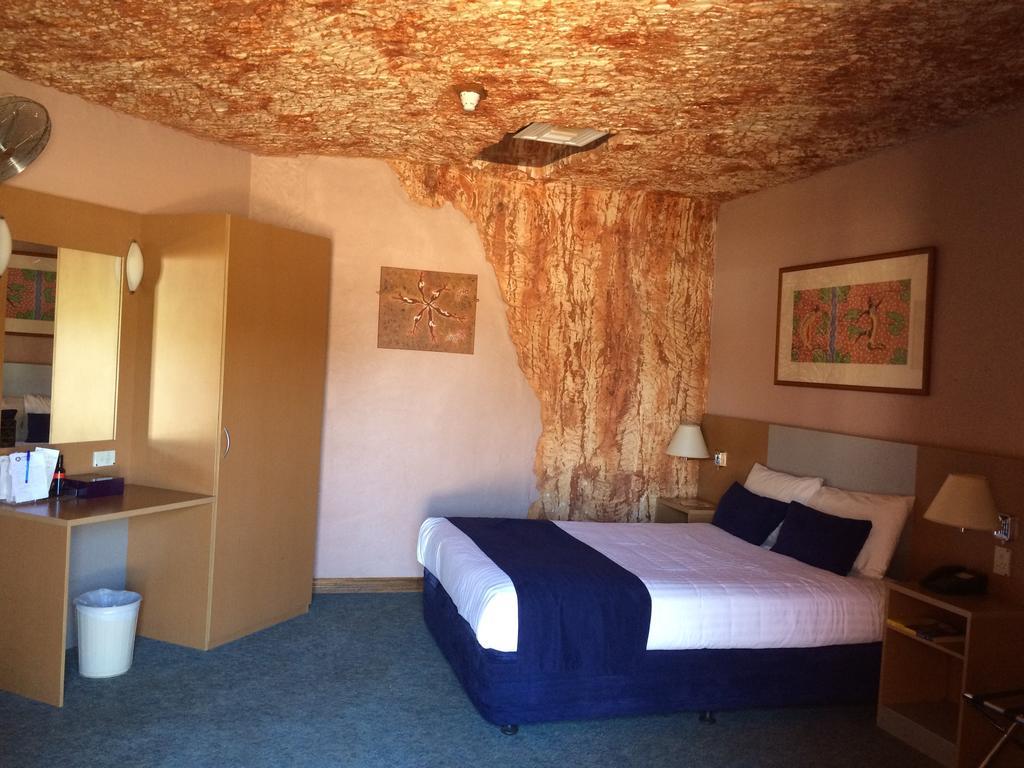 Desert Cave Hotel Coober Pedy Esterno foto