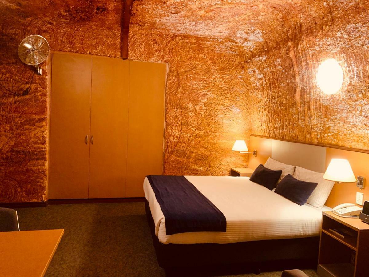 Desert Cave Hotel Coober Pedy Esterno foto
