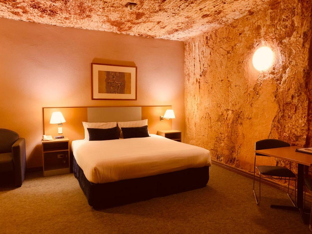 Desert Cave Hotel Coober Pedy Esterno foto