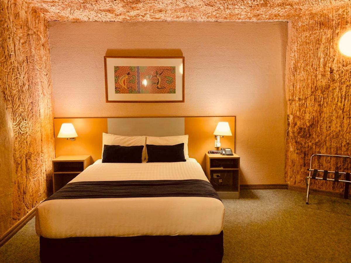 Desert Cave Hotel Coober Pedy Esterno foto