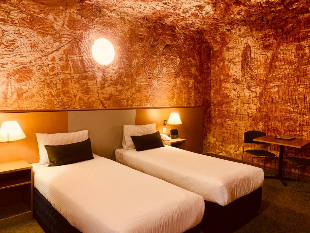Desert Cave Hotel Coober Pedy Esterno foto