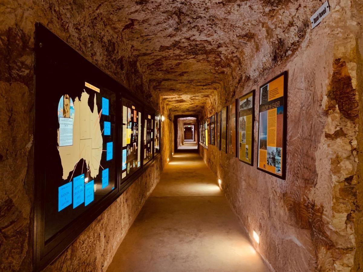 Desert Cave Hotel Coober Pedy Esterno foto