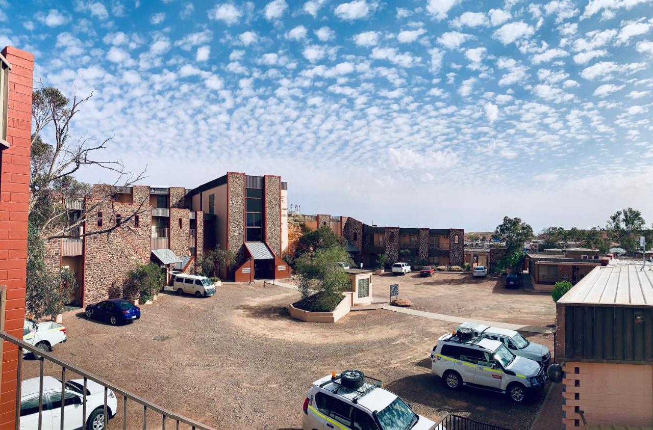 Desert Cave Hotel Coober Pedy Esterno foto