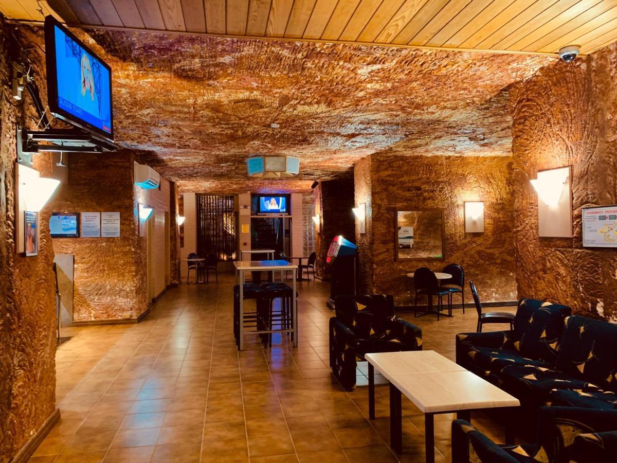 Desert Cave Hotel Coober Pedy Esterno foto