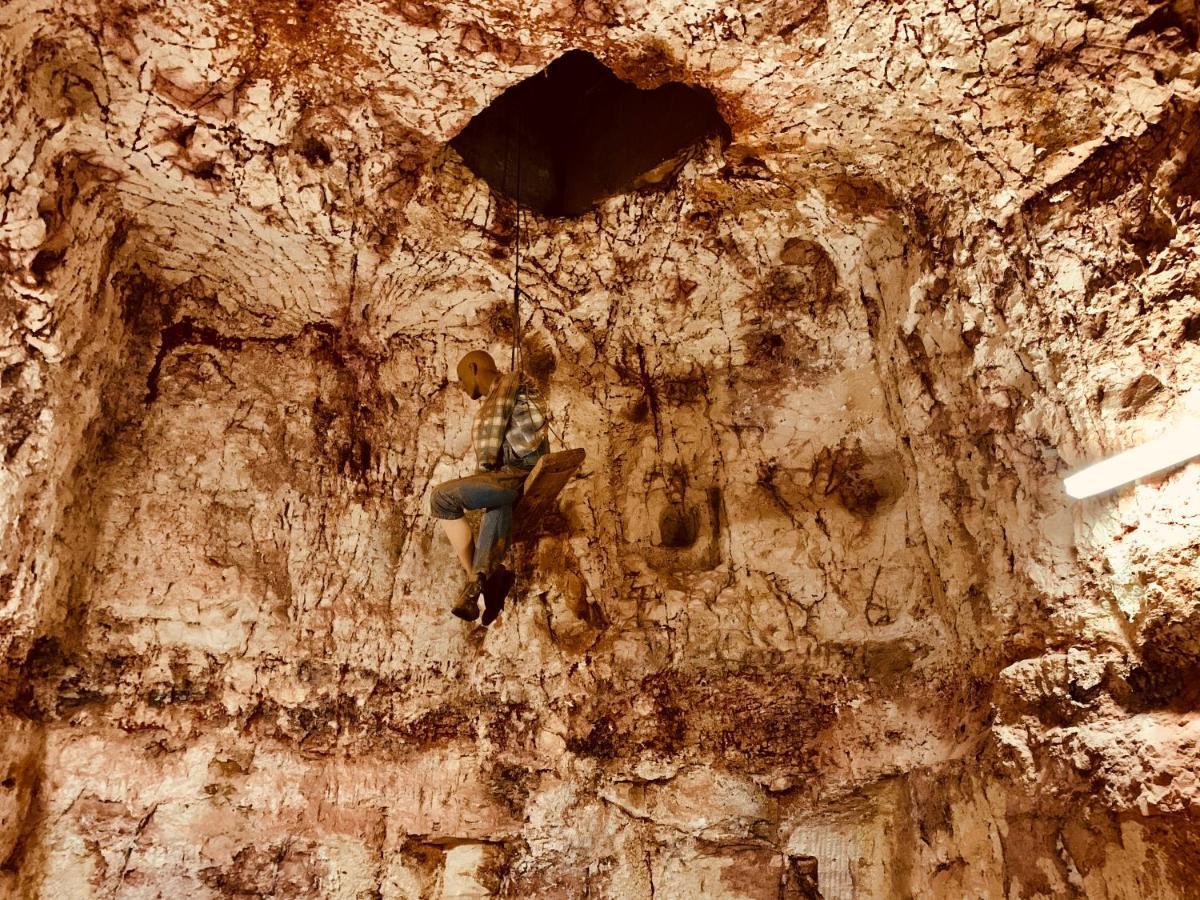 Desert Cave Hotel Coober Pedy Esterno foto