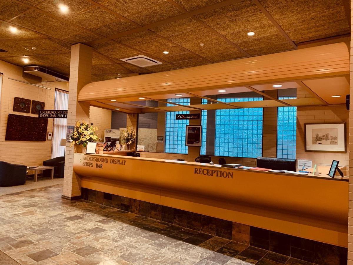 Desert Cave Hotel Coober Pedy Esterno foto